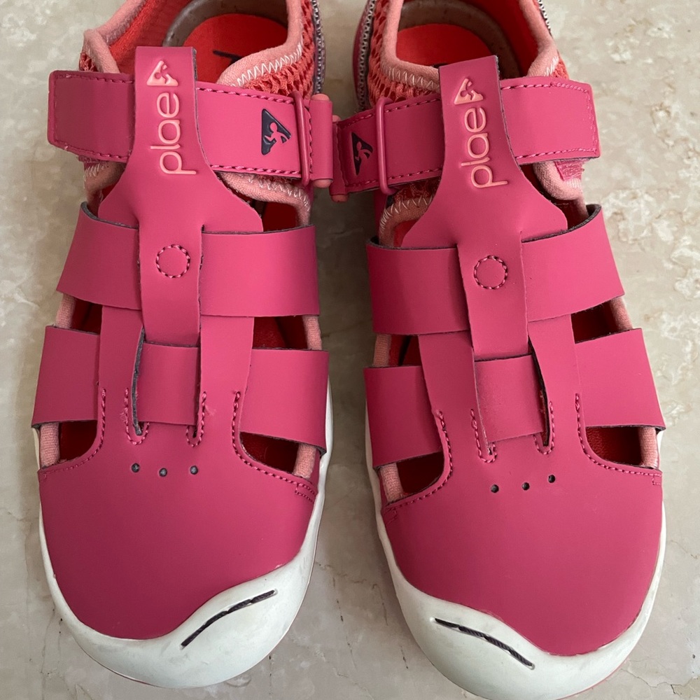 New PLAE Kids Sam 2.0 Coralin Sandals. Orange/Pink color. Size 3.  Never worn.